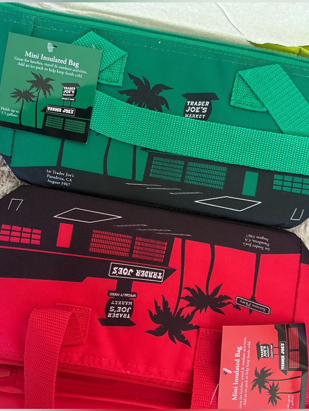 Trader Joe’s Set of Red & Green Holiday Limited Edition Lunch Mini Insulated Bag - Picture 2 of 2